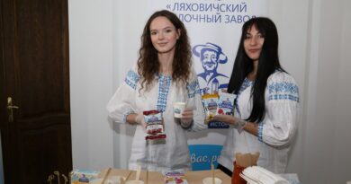 Ляховичский консервный и молочный заводы представили свою продукцию участникам выездного семинара Палаты представителей